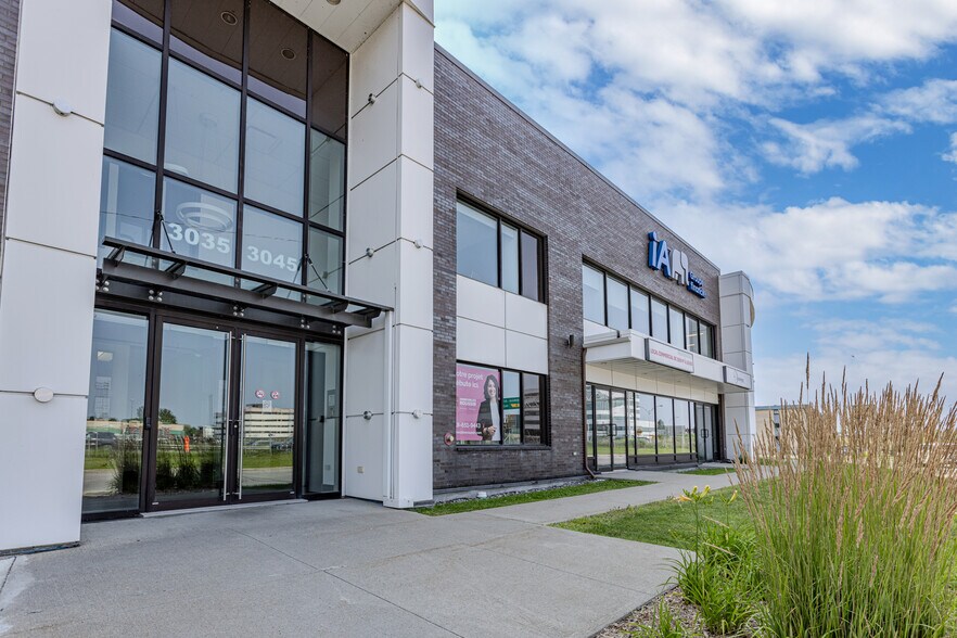 More Photos Of 3035 Av Maricourt, Québec Office For Lease