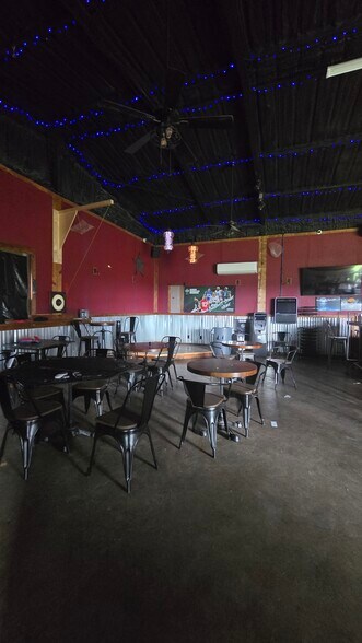 More Photos Of 4021 Acton Hwy, Granbury General Retail For Lease