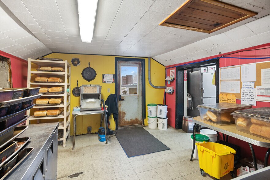 More Photos Of 125 N Newton St, Middleton Restaurant For Sale