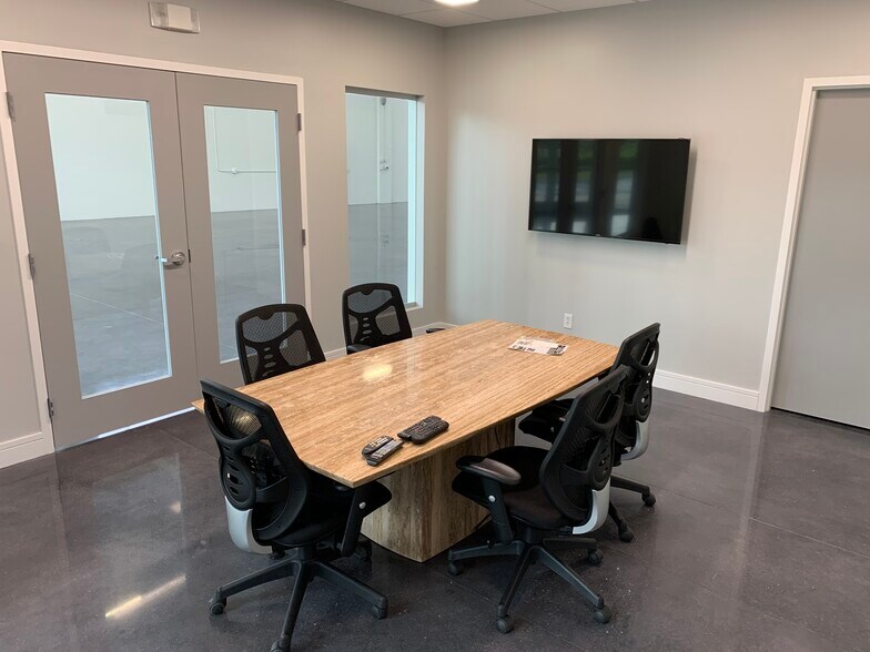 More Photos Of 1107 Wallace Dr, Delray Beach Showroom For Sale