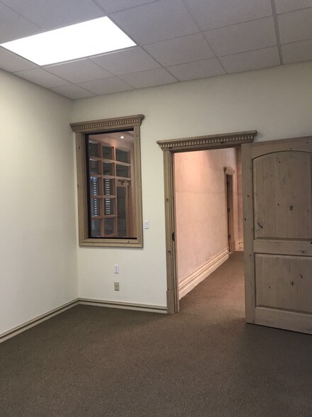 More Photos Of 5974 Silver Springs Dr, El Paso Office For Lease