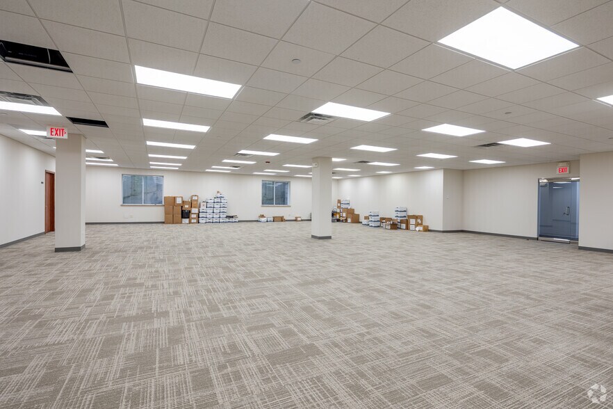 More Photos Of 265 Exchange Dr, Crystal Lake Office For Sale