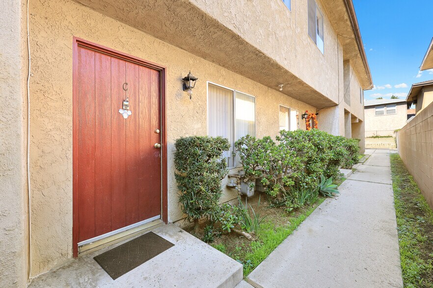 More Photos Of 15 E Beacon St, Alhambra Apartments For Sale