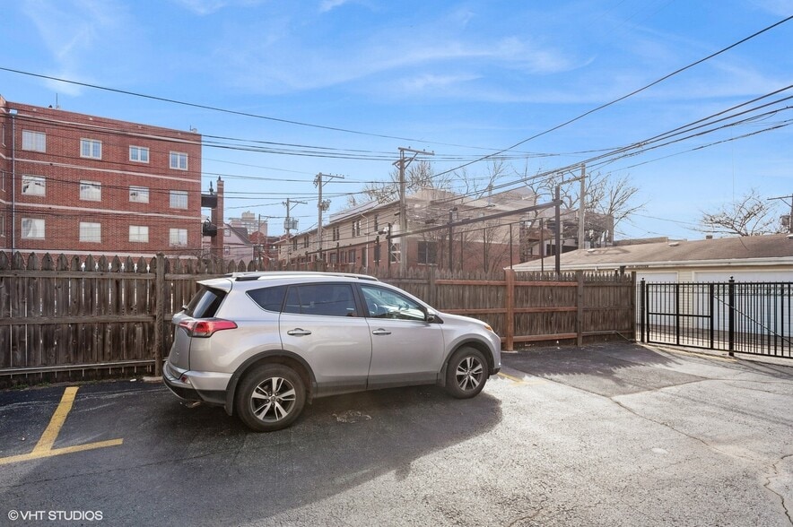 More Photos Of 1471 W Irving Park Rd, Chicago Apartments For Sale