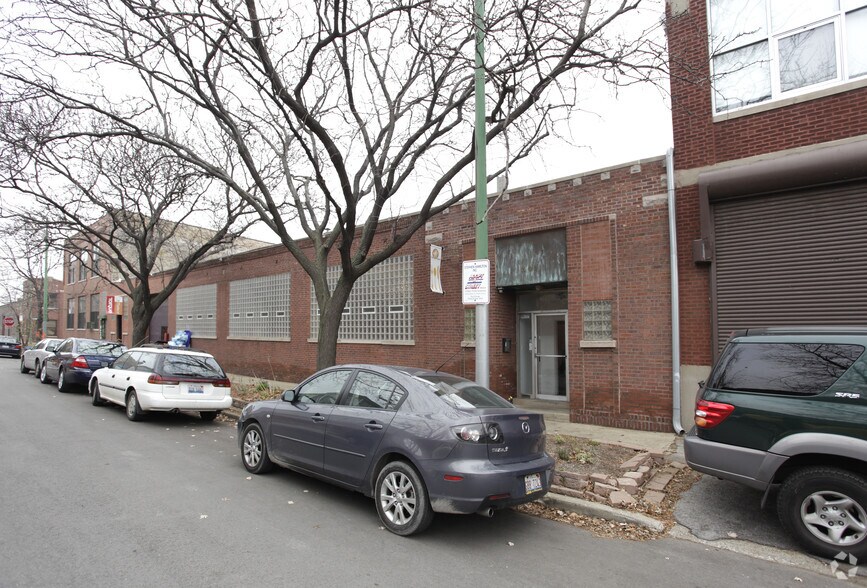 Primary Photo Of 309-319 N Justine St, Chicago Showroom For Lease