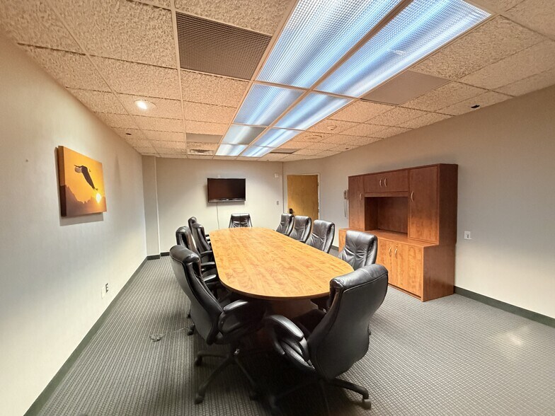 More Photos Of 20800 Southfield Rd, Southfield Unknown For Lease