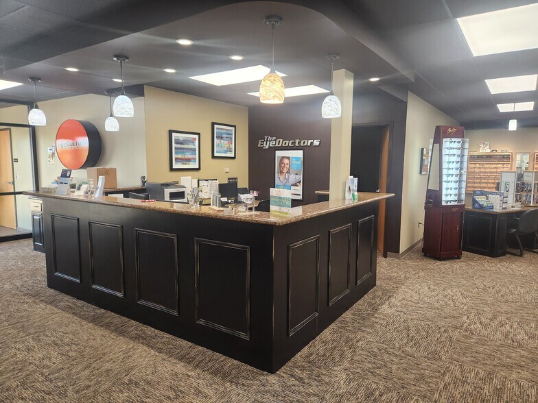 More Photos Of 705 Baptiste Dr, Paola Medical For Sale
