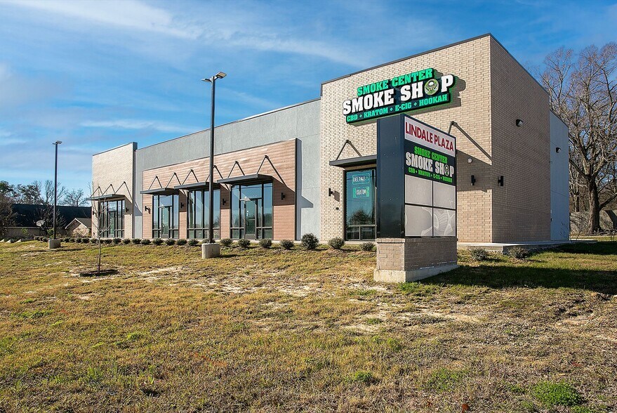 More Photos Of 801 Main St, Lindale Freestanding For Lease