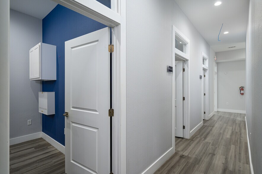 More Photos Of 1701 N US Highway 75, Sherman Medical For Lease