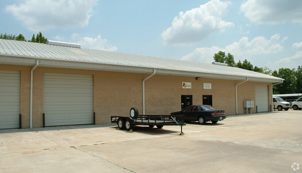 More Photos Of 6111 Milwee St, Houston Unknown For Lease