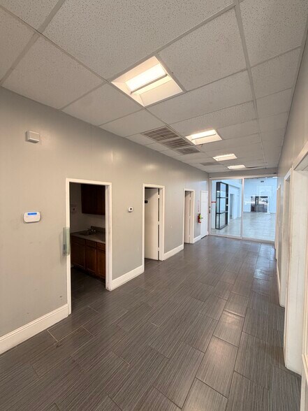 More Photos Of 10501-10537 King William Dr, Dallas Warehouse For Lease