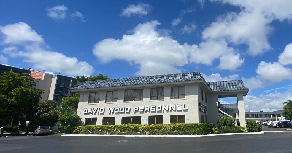 More Photos Of 1897 Palm Beach Lakes Blvd, West Palm Beach Medical For Lease
