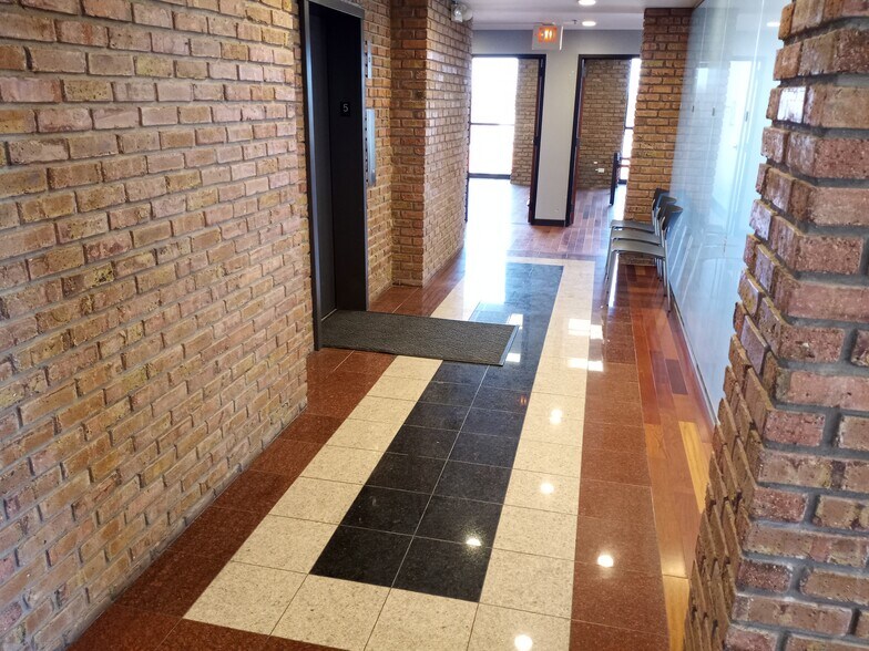 More Photos Of 1240 Meadow Rd, Northbrook Medical For Lease