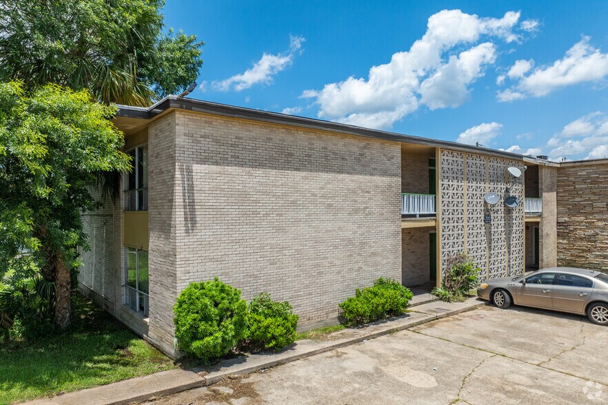 More Photos Of 1500 Link Ave, Orange Apartments For Sale