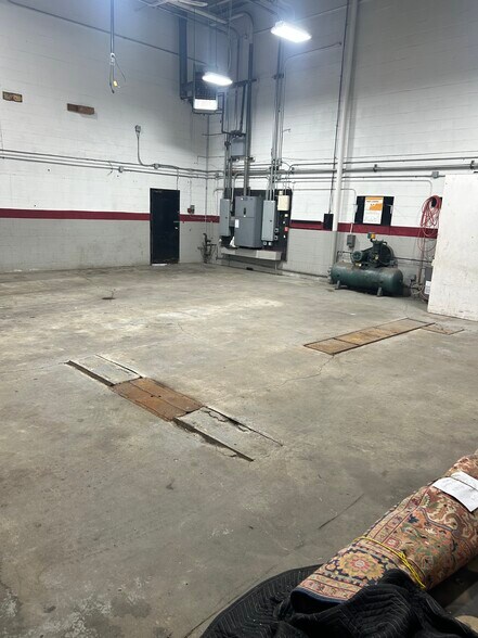 More Photos Of 590 Lordship Blvd, Stratford Warehouse For Sale