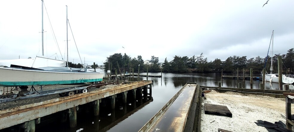 More Photos Of 470 S Green St, Tuckerton Marina For Sale
