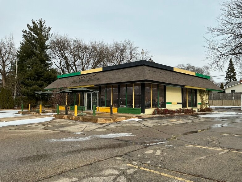 More Photos Of 5692 Monona Dr, Madison Restaurant For Lease