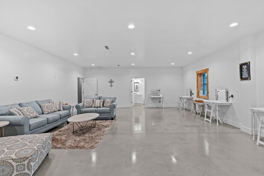 More Photos Of 11179 County Road 1, Enterprise Flex For Sale