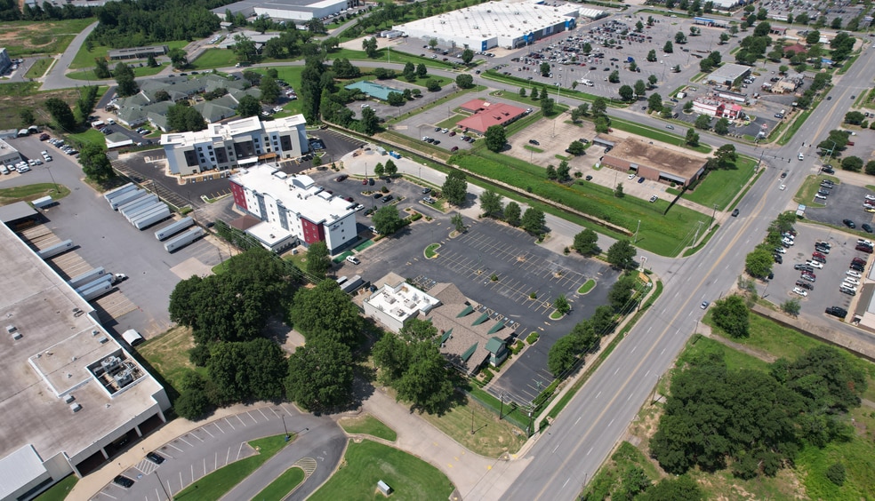 More Photos Of 4000 Vali Ct, North Little Rock Restaurant For Sale