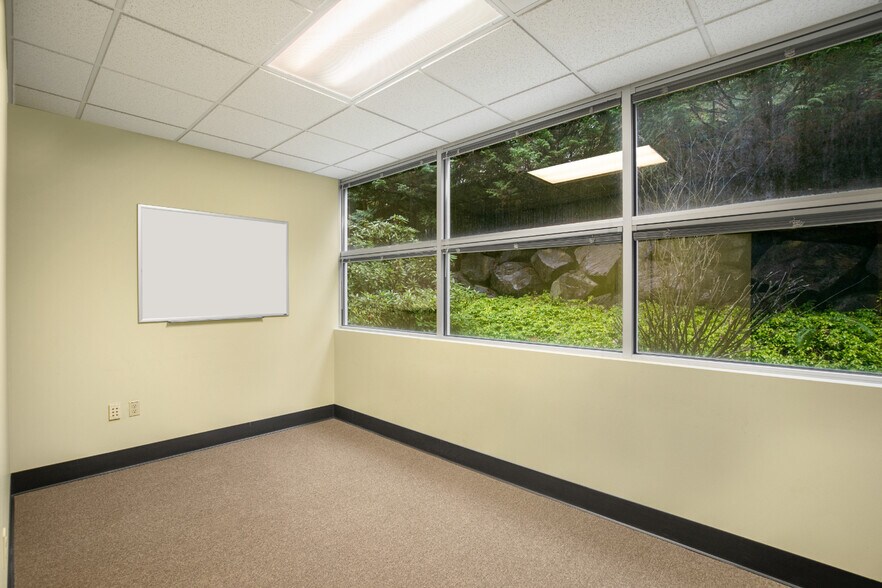 More Photos Of 11109 Slater Ave NE, Kirkland Office For Sale