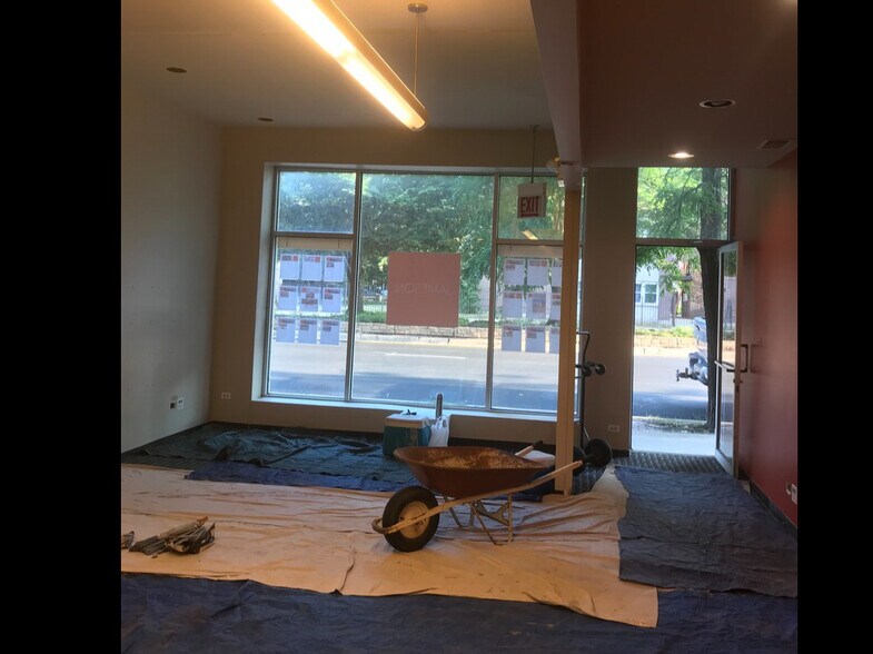 More Photos Of 421 W North Ave, Chicago Storefront Retail Office For Lease
