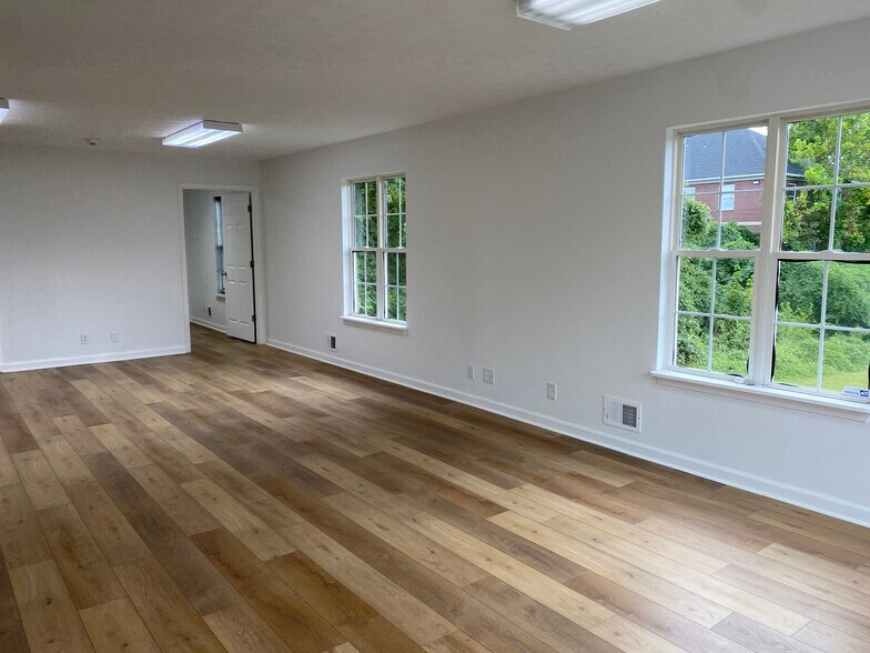 More Photos Of 8912 Stone Green Way, Louisville Office For Lease