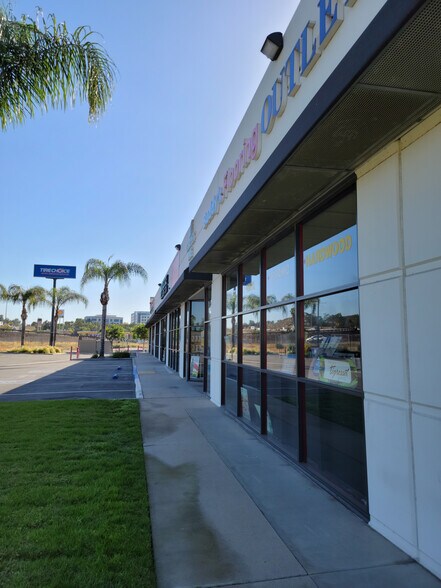 More Photos Of 281 DuPont St, Corona General Retail For Lease