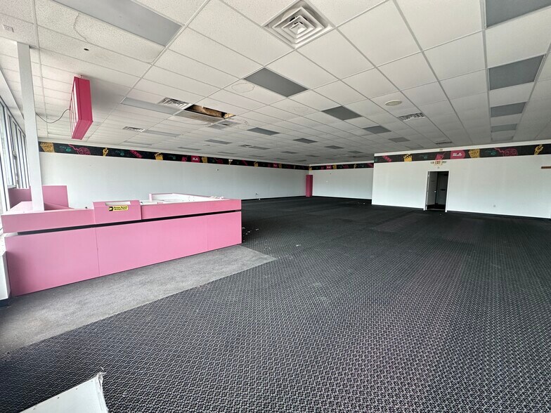 More Photos Of 3851-3859 N Huron Rd, Pinconning Freestanding For Lease