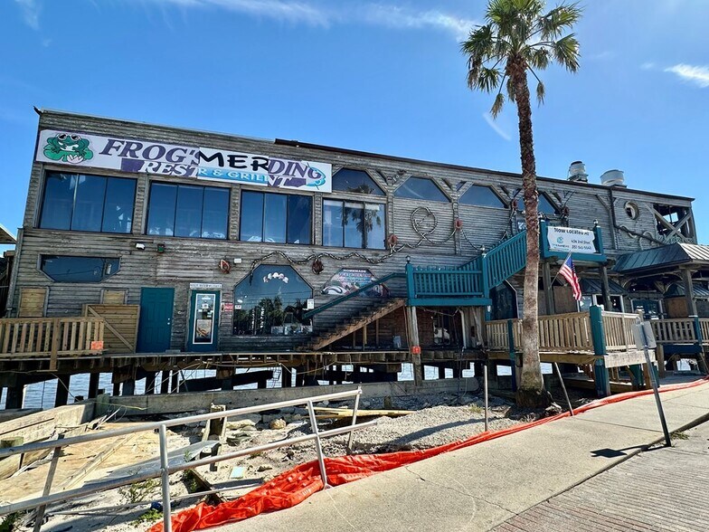 More Photos Of 450 Dock St, Cedar Key Freestanding For Sale