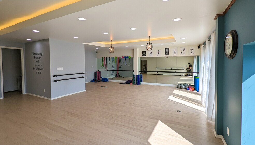 More Photos Of 2928 Ditmars Blvd, Astoria Storefront Retail Office For Lease