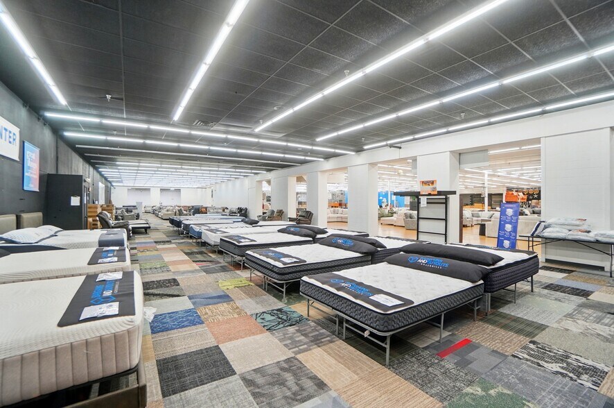 More Photos Of 50 Eswin St, Cincinnati Freestanding For Sale