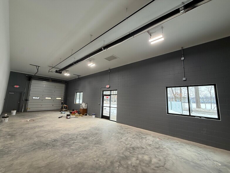 More Photos Of 70 County Line Dr, Cromwell Warehouse For Lease