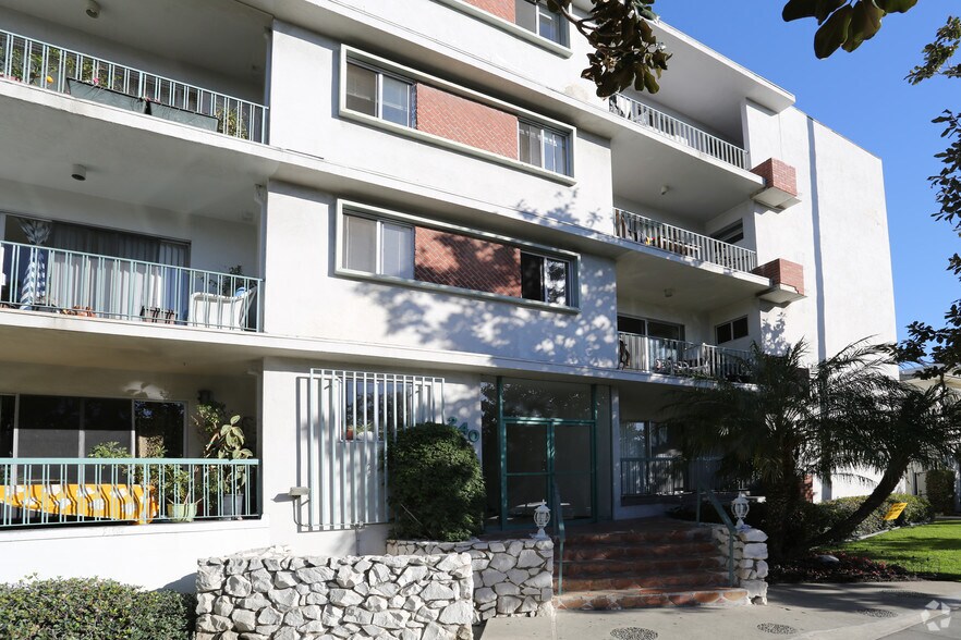 More Photos Of 240 S Doheny Dr, Beverly Hills Apartments For Sale