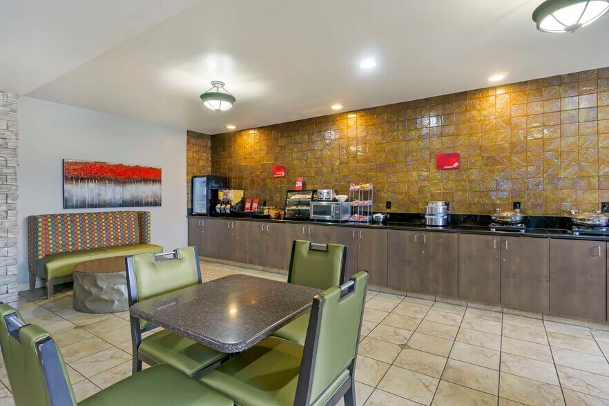 More Photos Of 1614 N 1st St, Yakima Hotel For Sale