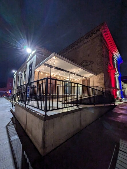 More Photos Of 206 N Market St, Oskaloosa General Retail For Lease