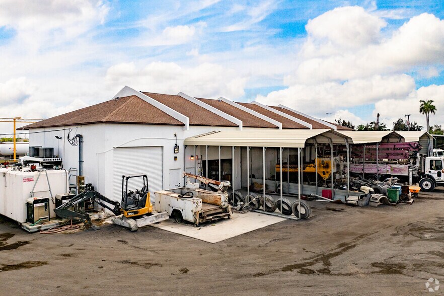 More Photos Of 2700 Evans Ave, Fort Myers Light Manufacturing For Sale