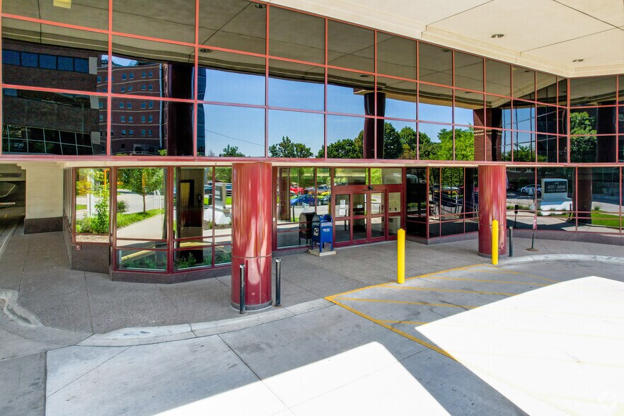 More Photos Of 910 E 26th St, Minneapolis Medical For Lease
