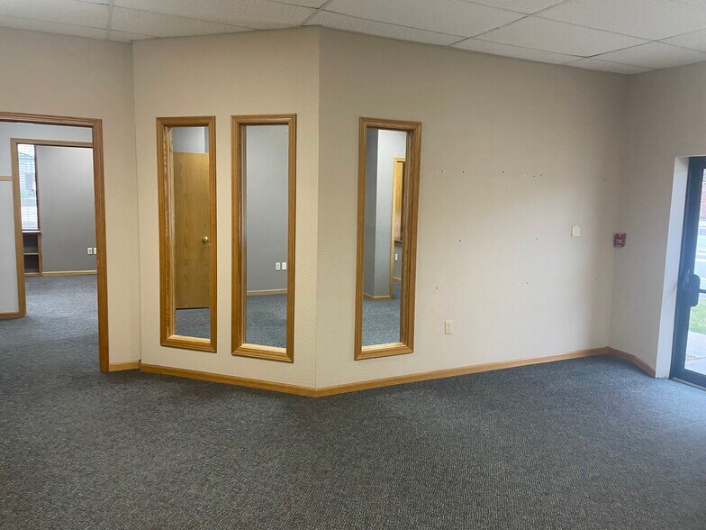 More Photos Of 1603 Main St, Winfield General Retail For Sale