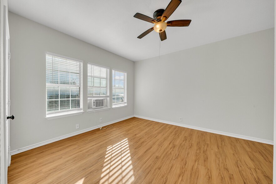 More Photos Of 1409 W Woodlawn Ave, San Antonio Apartments For Sale