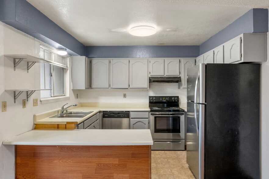 More Photos Of 2305 Split Rock Dr, Colorado Springs Apartments For Sale