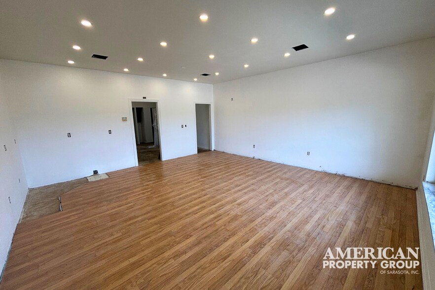 More Photos Of 8264 Wiltshire Dr, Port Charlotte Office Residential For Lease