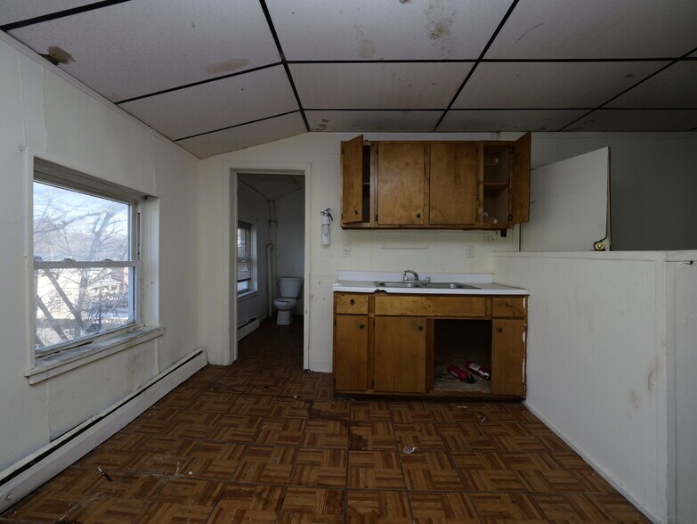 More Photos Of 170 Chambers St, Newburgh Apartments For Sale