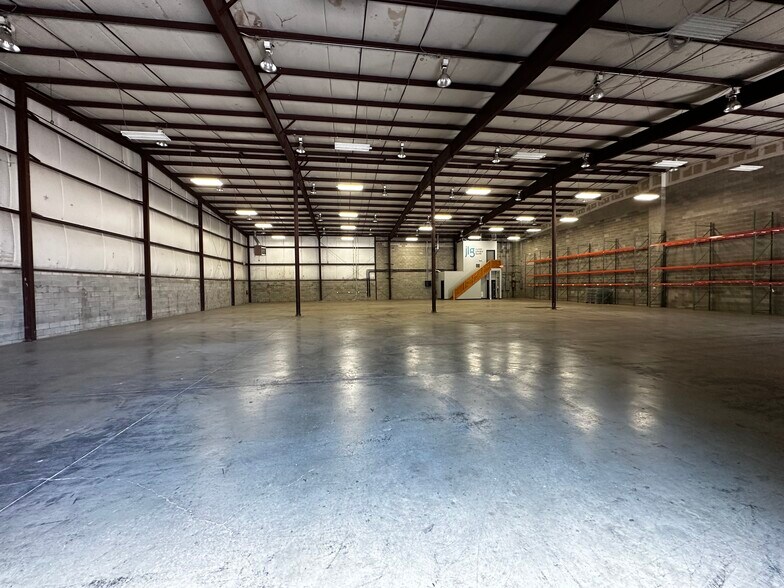 More Photos Of 7858 Industrial Pky, Plain City Warehouse For Lease