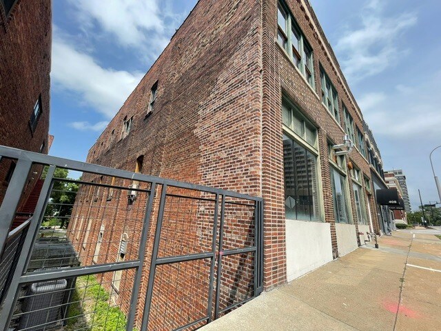More Photos Of 404 Admiral Blvd, Kansas City Storefront Retail Office For Sale