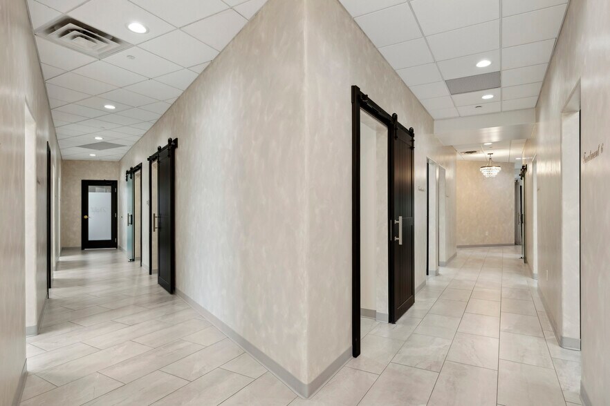 More Photos Of 4420 Valley View Rd, Edina Office For Lease