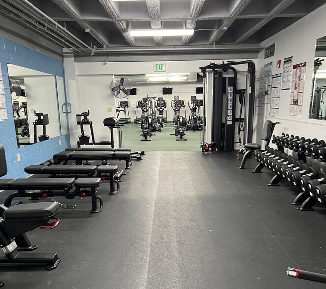 More Photos Of 1426 E Lincolnway, Cheyenne Sports And Entertainment For Sale