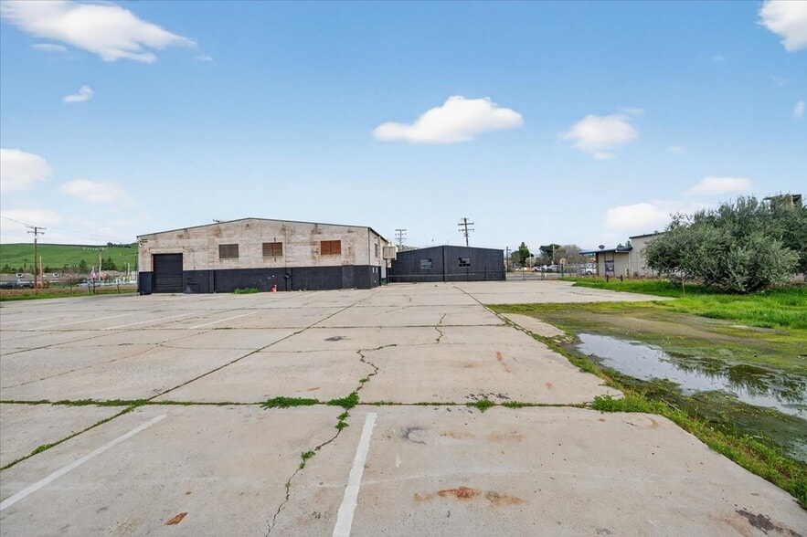 More Photos Of 749 N Plano St, Porterville Warehouse For Sale