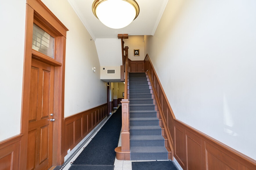 More Photos Of 10601 97th St NW, Edmonton Apartments For Sale