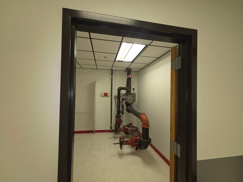 More Photos Of 1826 Albertson Rd, High Point Manufacturing For Lease