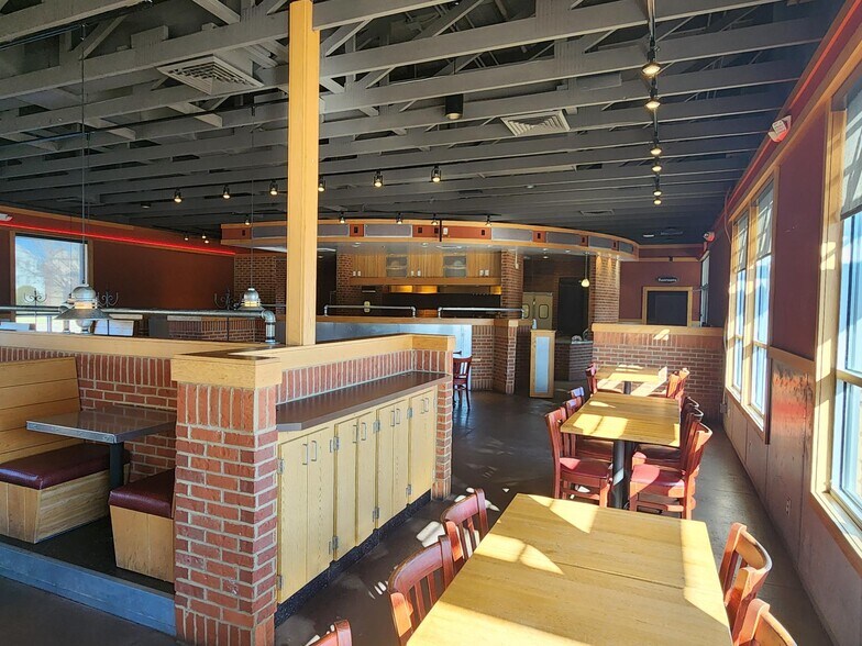 More Photos Of 4118 State Route 43, Kent Fast Food For Lease